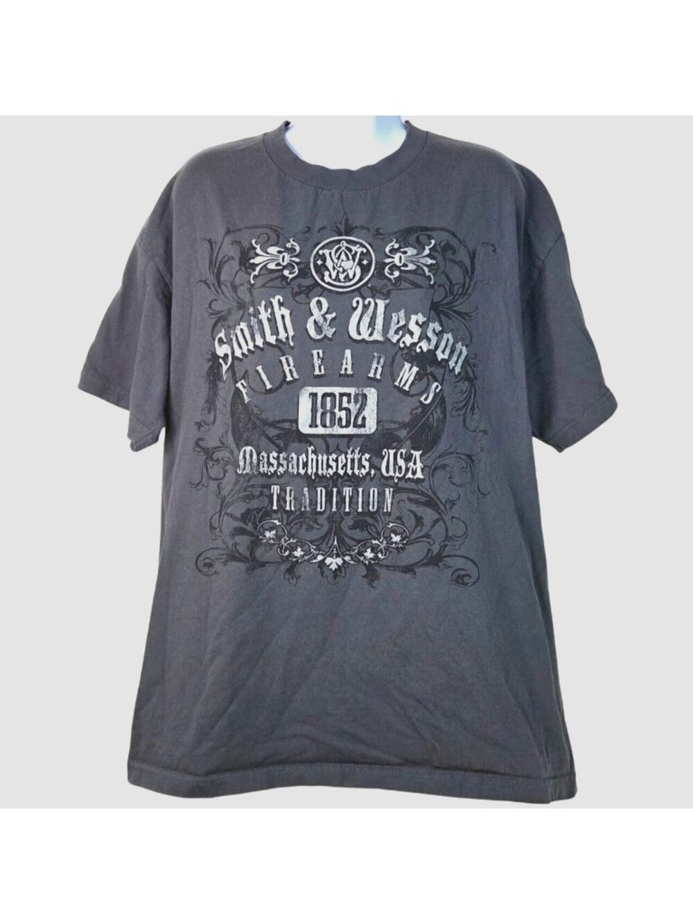 Smith & Wesson Firearms Graphic T-Shirt XL Gray Cotton Crewneck Graphic Tee